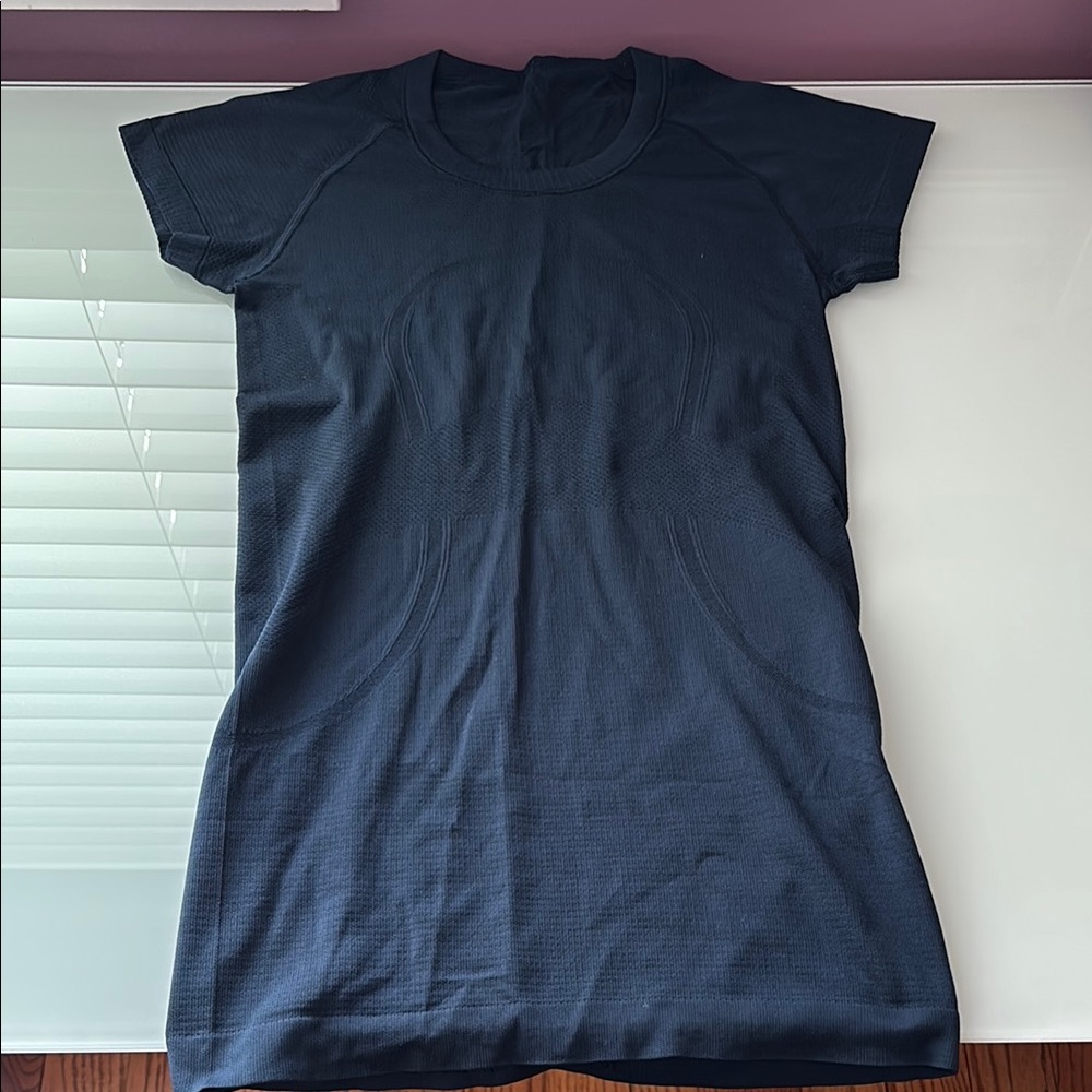 Lululemon Swiftly Tech Short Sleeve Crew Navy Size 4